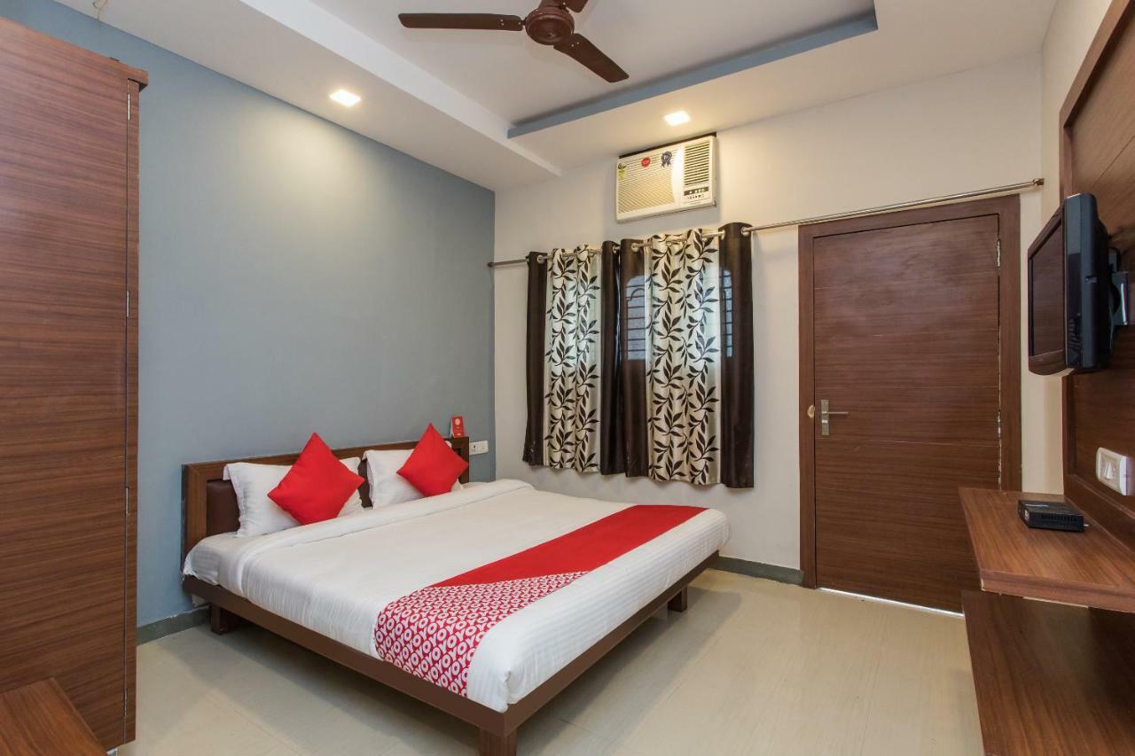 Oyo 17161 Hotel Mahalaxmi Ujjain Ngoại thất bức ảnh
